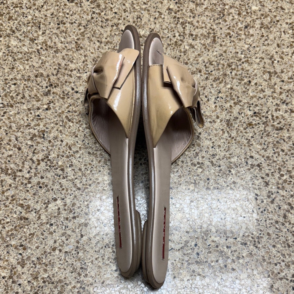 Prada Patent Leather Women's Cream Bow Slide Sandals - Picture 14 of 15